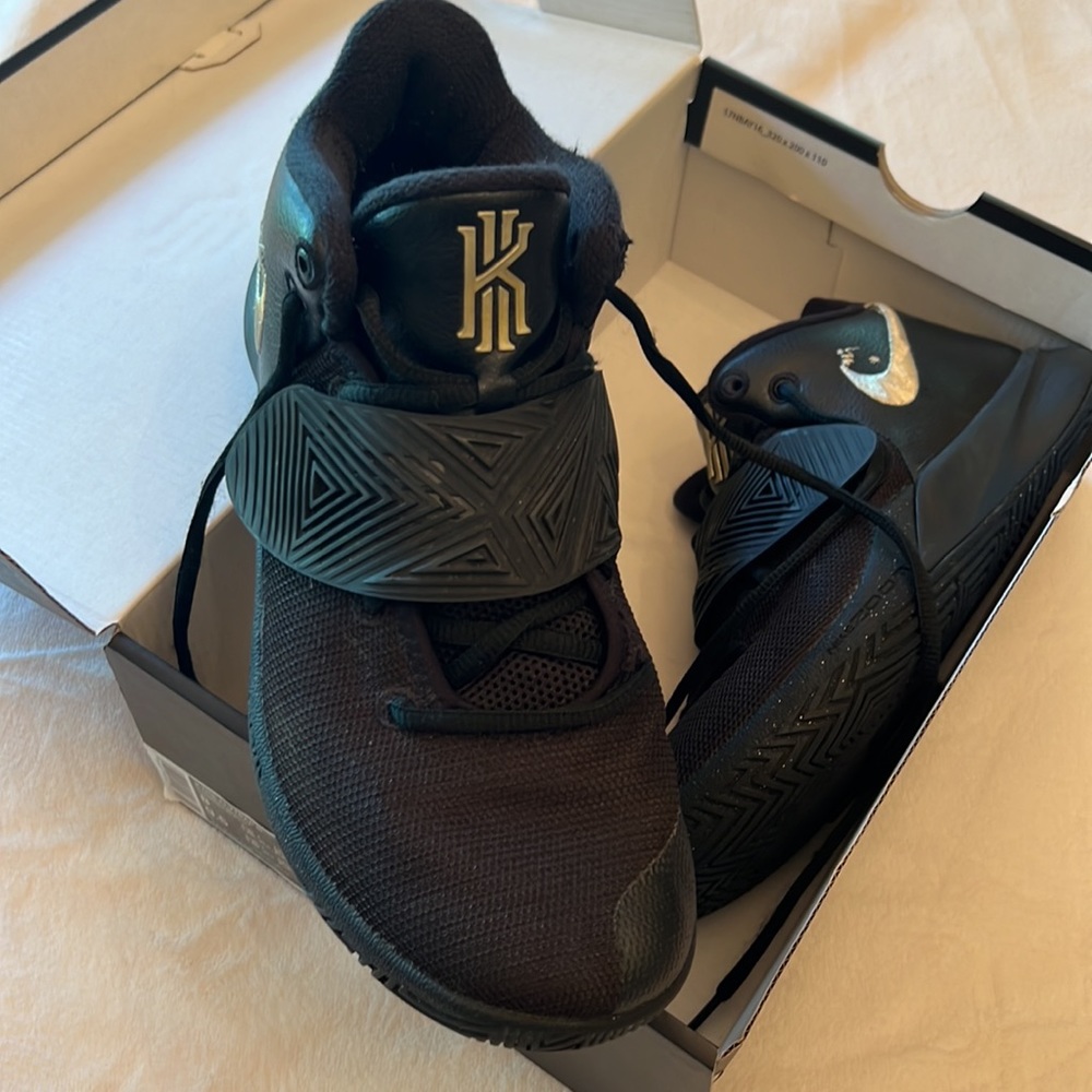 Nike Kyrie Flytrap Iii - image 2